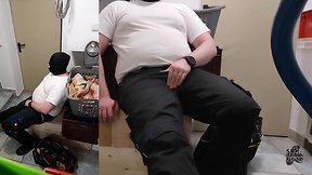 Technician receives a tender sniff and masturbation – full movie